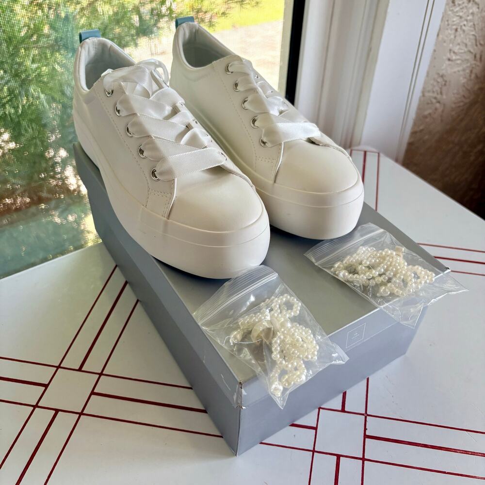 David’s Bridal White Platform Wedding Sneakers Size 8 Pearl Bow New in Box